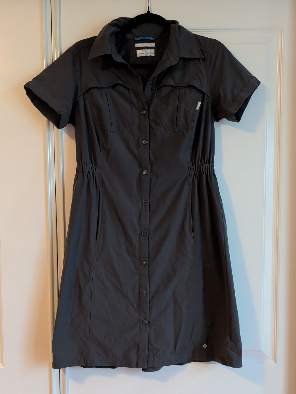 Columbia Short-Sleeve Button-Front Midi Dress in Charcoal Size M